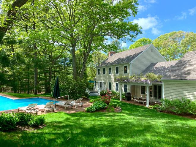 7 Barclay Court, East Hampton, NY 11937 (Sold NYStateMLS Listing #10942644)